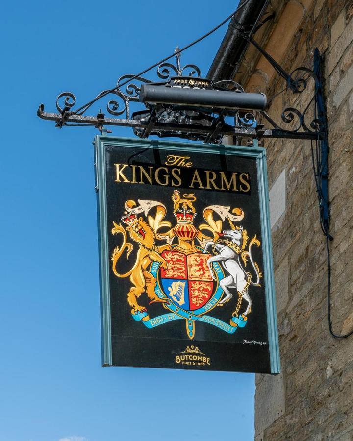 The Kings Arms Hotel Melksham Eksteriør billede